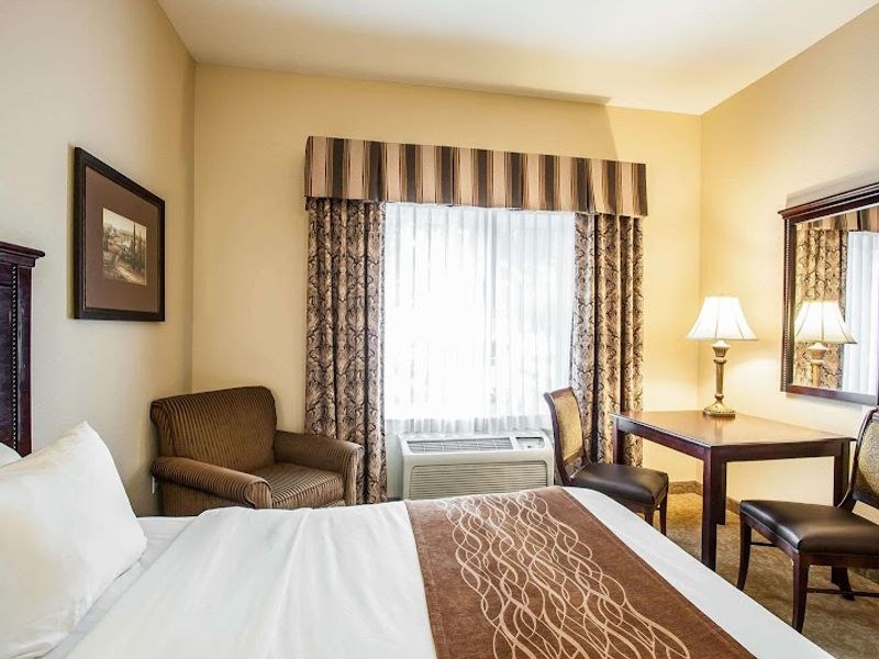 Photo of Comfort Inn & Suites McMinnville Wine Country