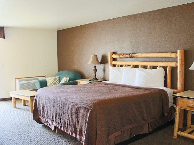 Photo of Sisters Inn & Suites