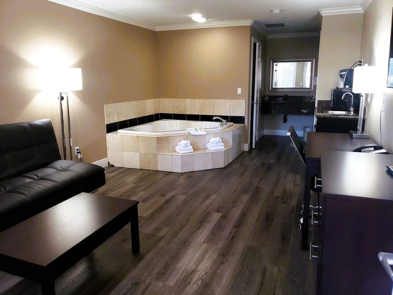 Fairview Inn and Suites - King Suite with Spa Tub
