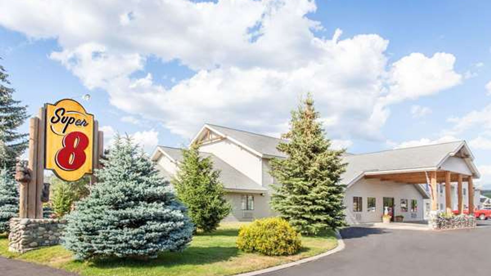 Super 8 by Wyndham McCall