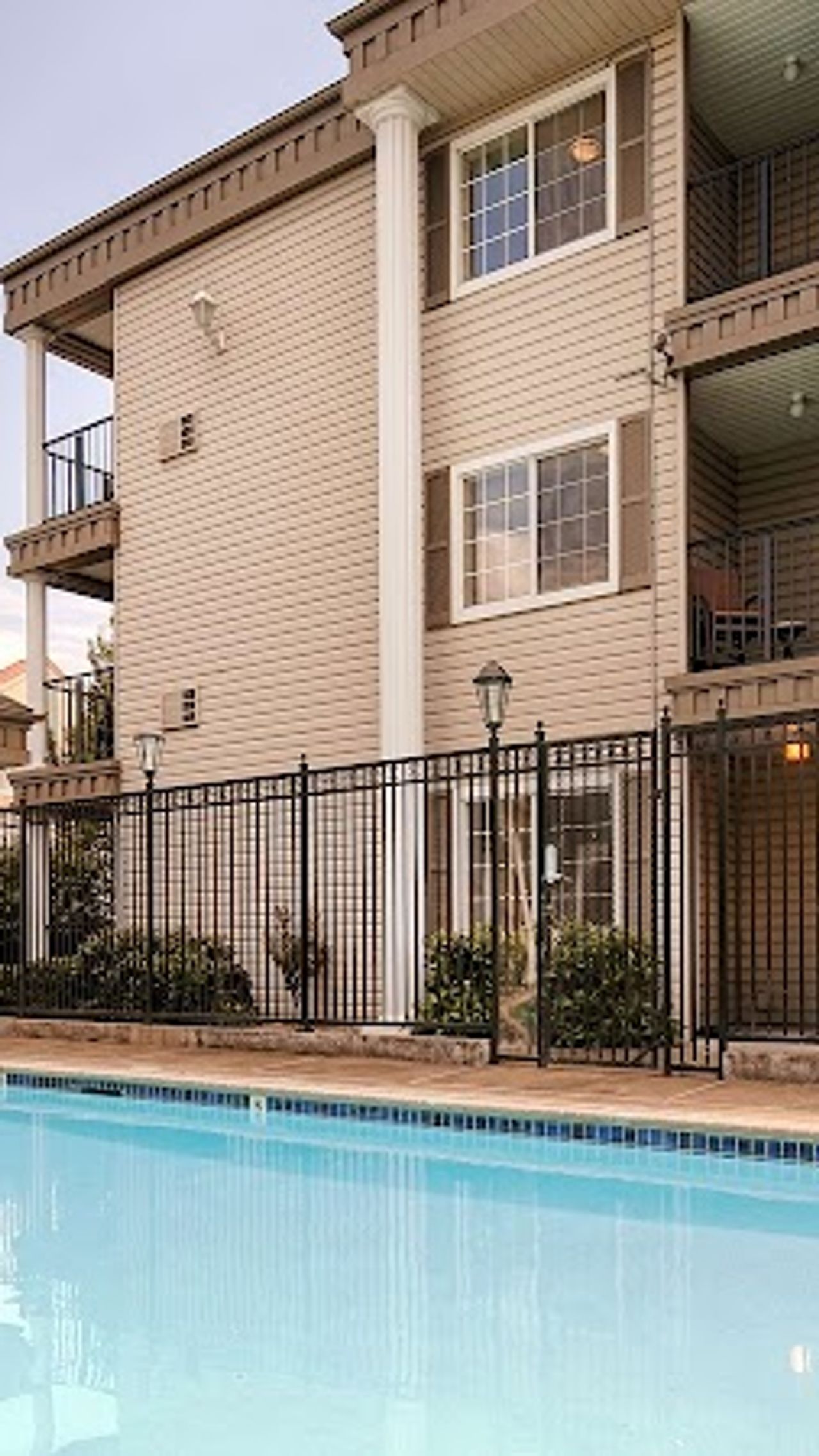 Photo of Best Western Grand Manor Inn - Outdoor Pool
