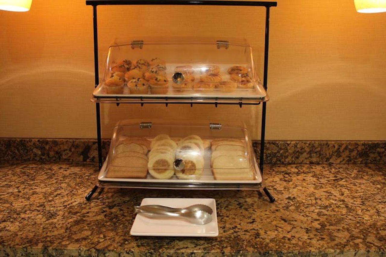 Photo of Best Western Grand Manor Inn - Complimentary breakfast