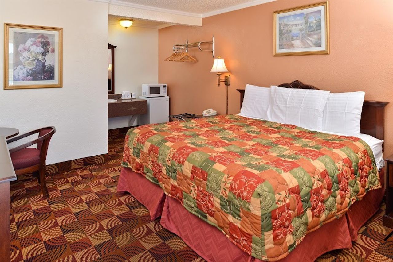 Photo of Americas Best Value Inn & Suites Klamath Falls