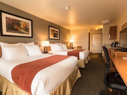 Photo of Lakeside Lodge & Suites
