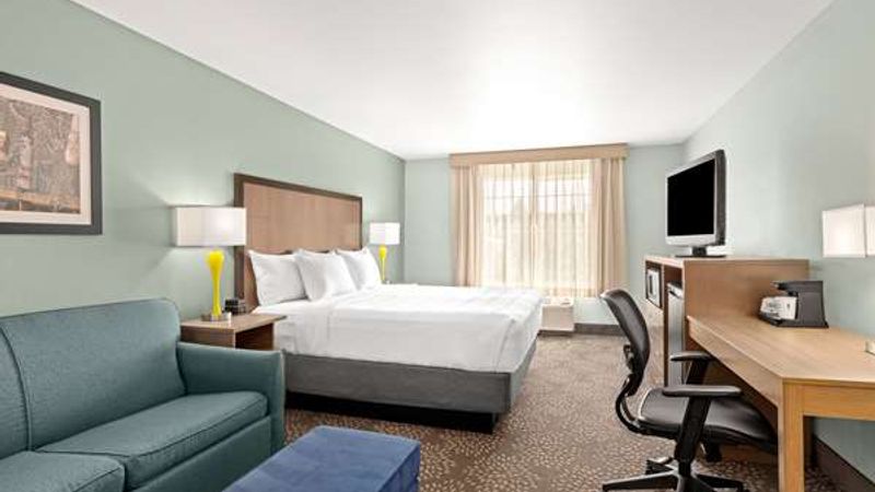 Photo of La Quinta Inn & Suites by Wyndham Newport