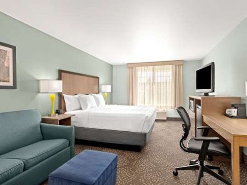 Photo of La Quinta Inn & Suites by Wyndham Newport