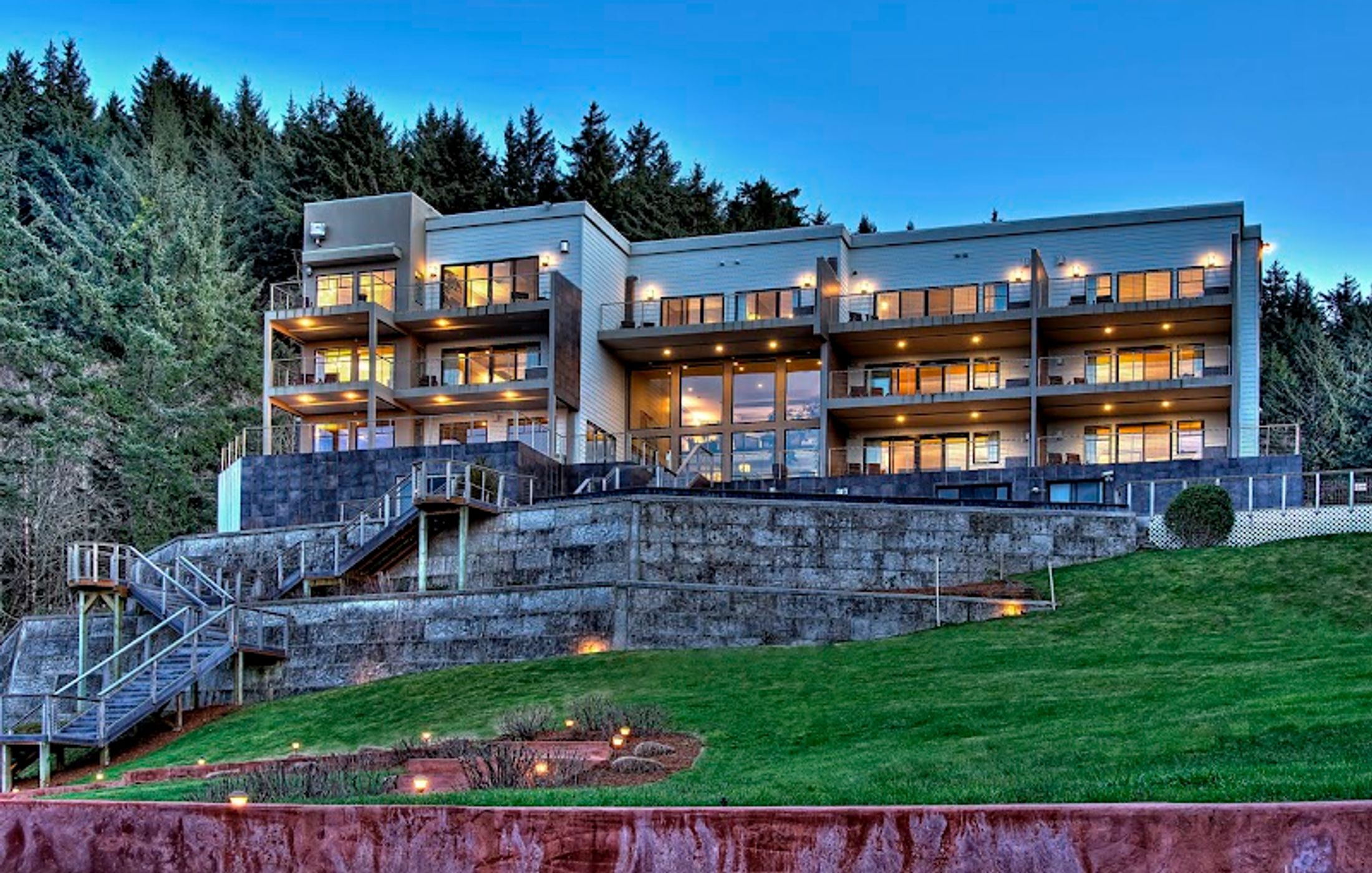 Whale Cove Inn