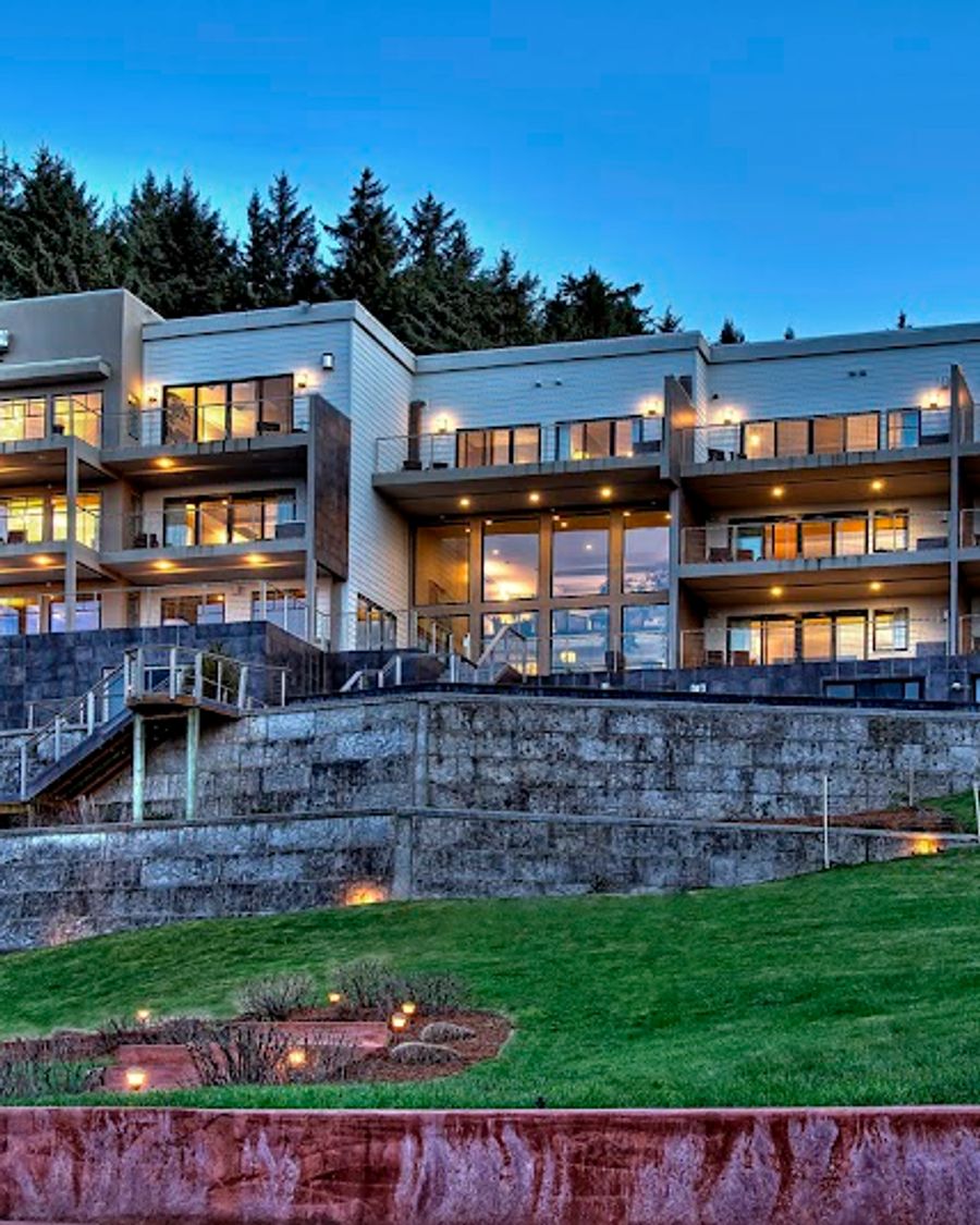 Whale Cove Inn