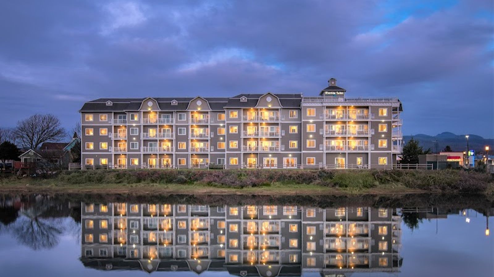 Rivertide Suites Hotel