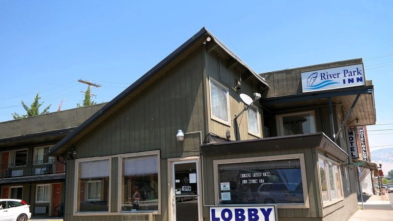 The Property entrance, River Park Inn