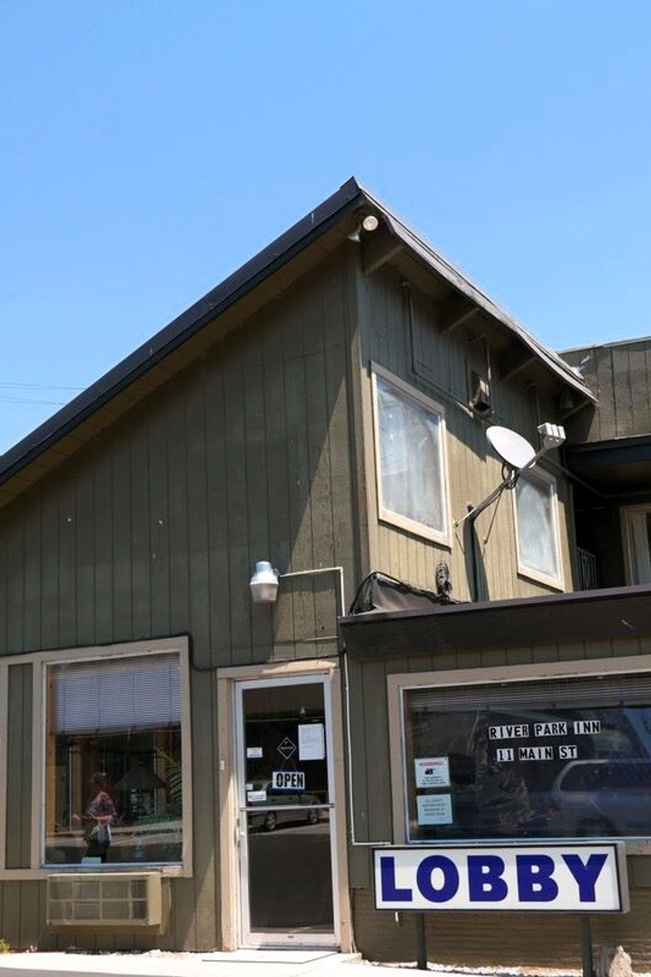 The Property entrance, River Park Inn