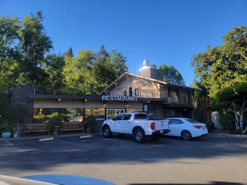 Hillside Inn