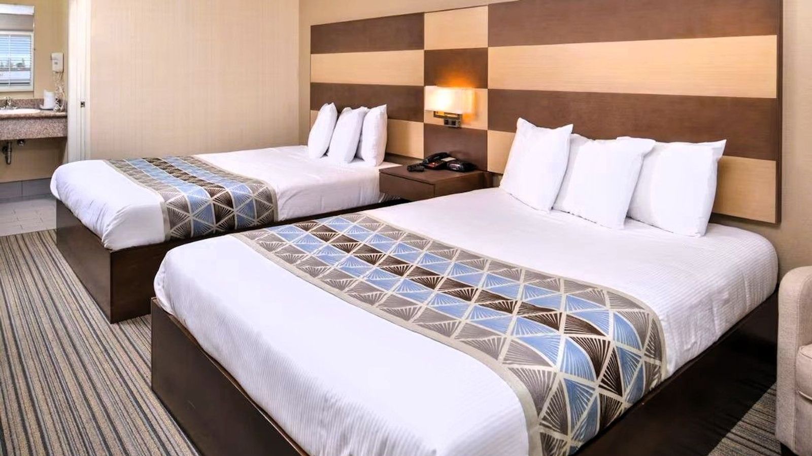 Good Living Inn - Room, 2 Queen Beds