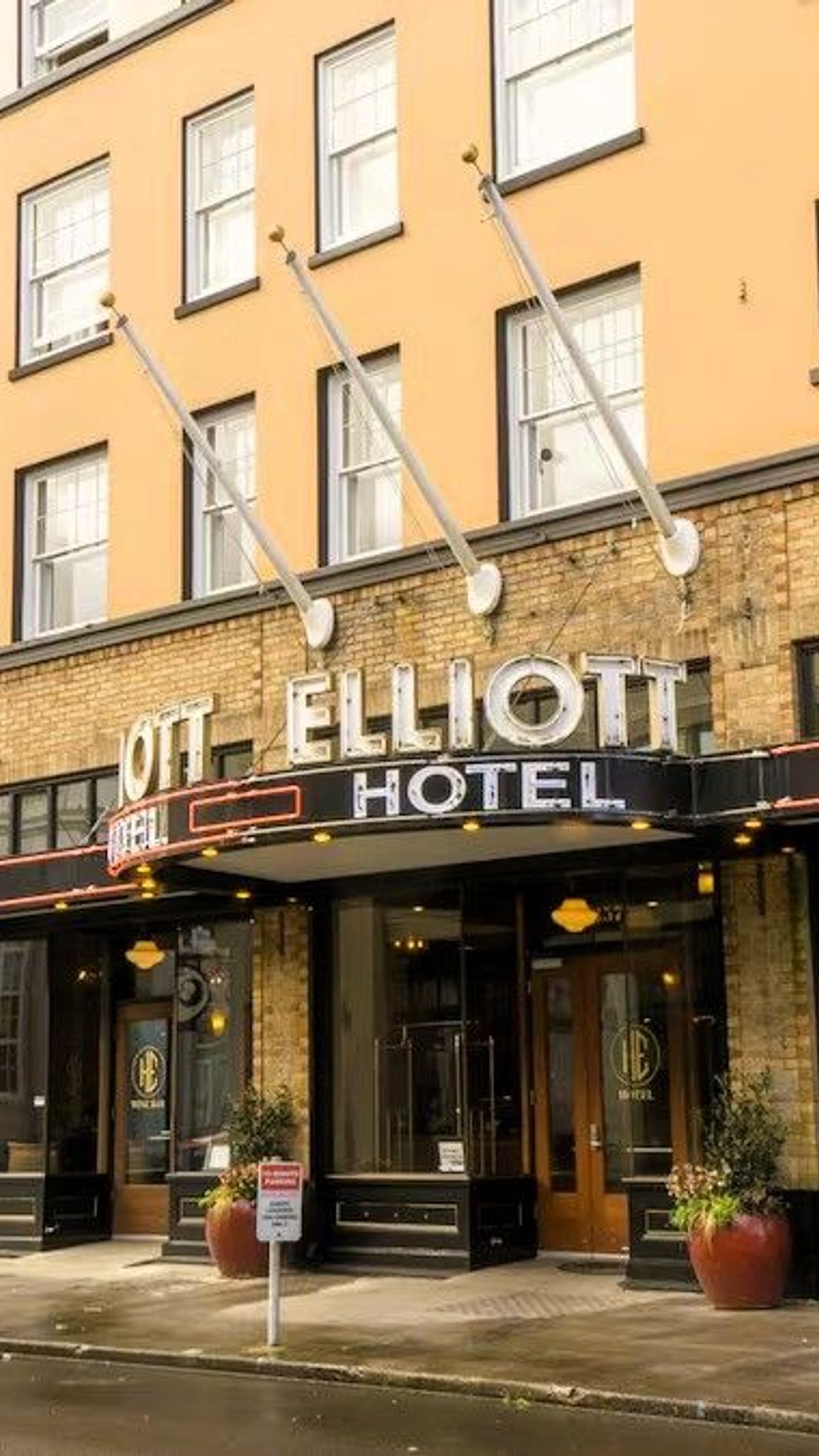 Hotel Elliott Astoria - Exterior, Property Entrance