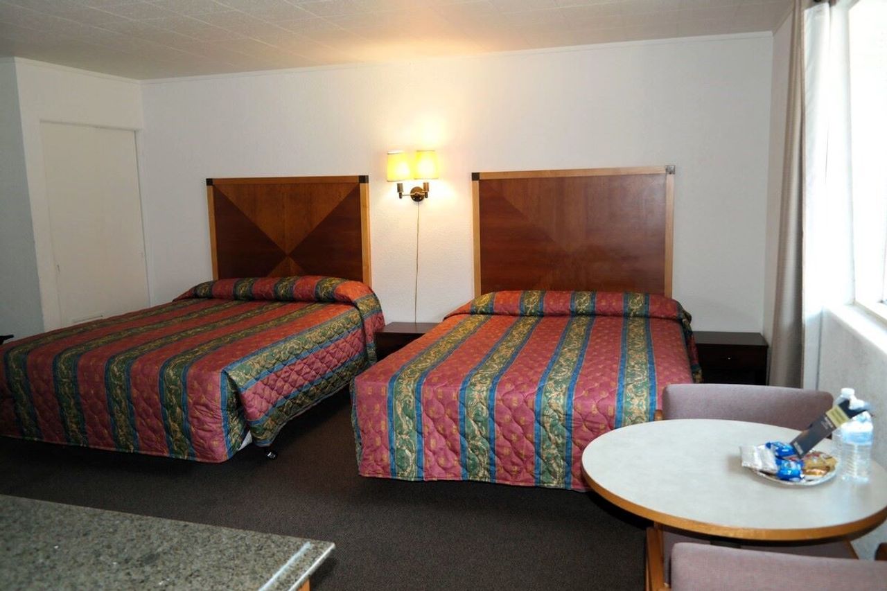 Room with 2 Queen Bed, River Park Inn