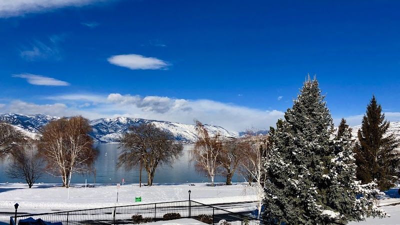 Photo of Lakeside Lodge & Suites