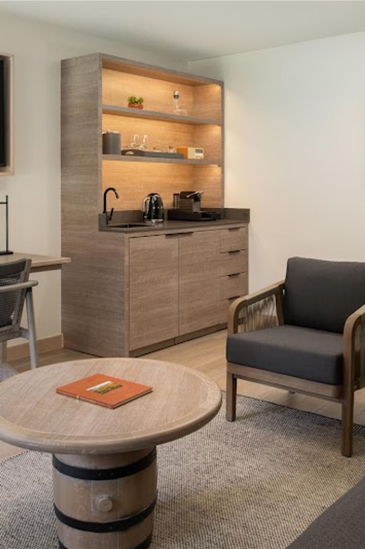 Photo of Casa Mani Resort Napa Valley, Curio Collection by Hilton - Redwood Lawn Deluxe Suite, Living area
