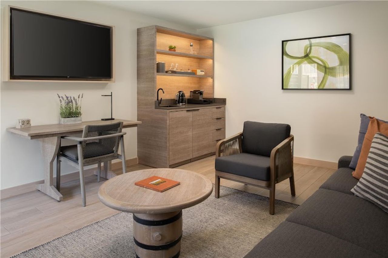 Photo of Casa Mani Resort Napa Valley, Curio Collection by Hilton - Redwood Lawn Deluxe Suite, Living area