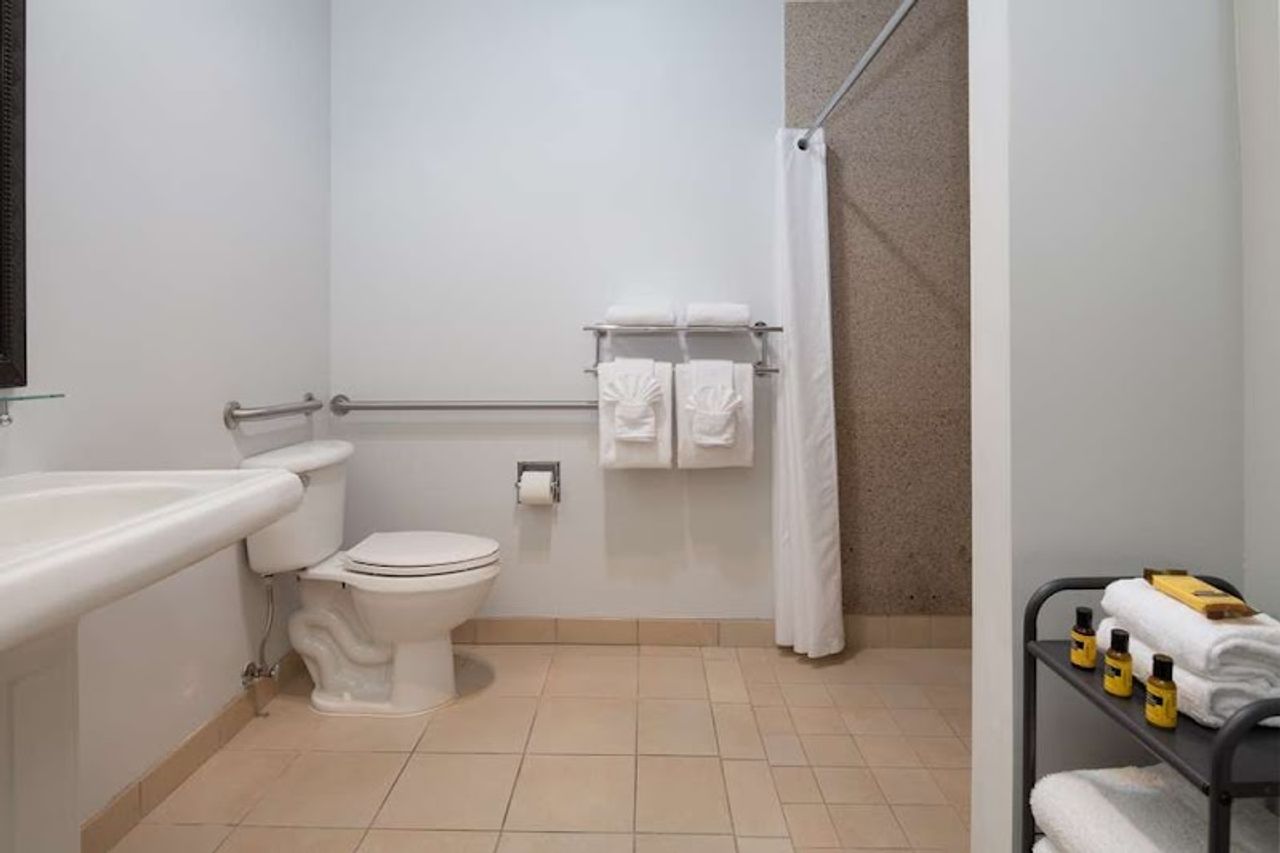 Photo of Best Western Plus All Suites Inn - Bathroom