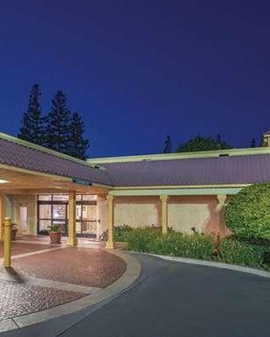 Howard Johnson by Wyndham Sacramento Downtown