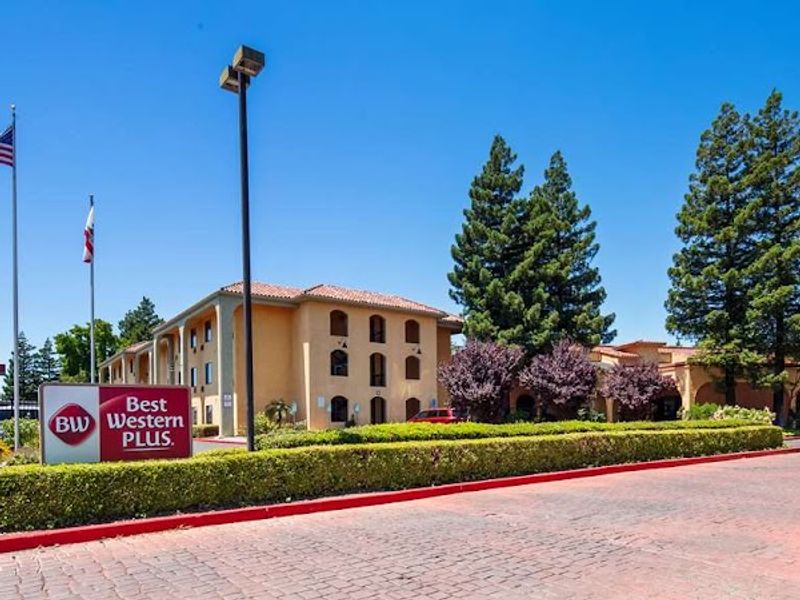 Photo of Best Western Plus Heritage Inn