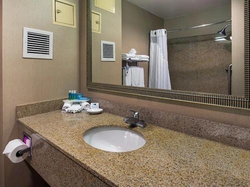 Photo of Holiday Inn Express & Suites Livermore by IHG