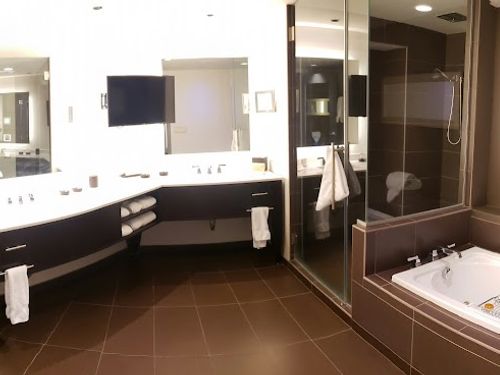 Photo of Northern Quest Resort & Casino - Bathroom, Jacuzzi, Walk-in Shower
