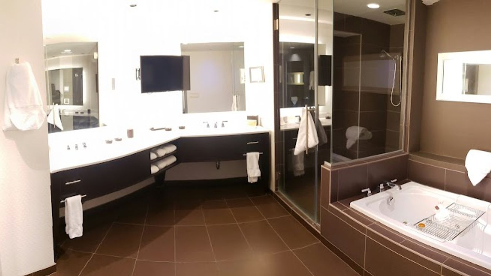 Photo of Northern Quest Resort & Casino - Bathroom, Jacuzzi, Walk-in Shower