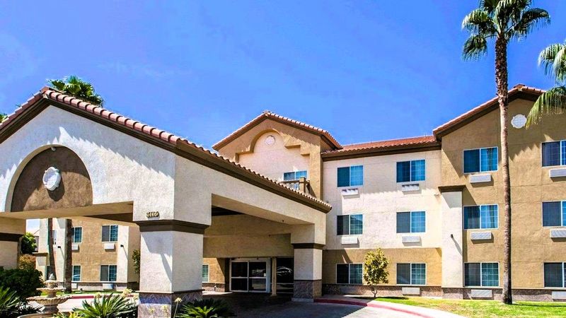 Comfort Suites Bakersfield