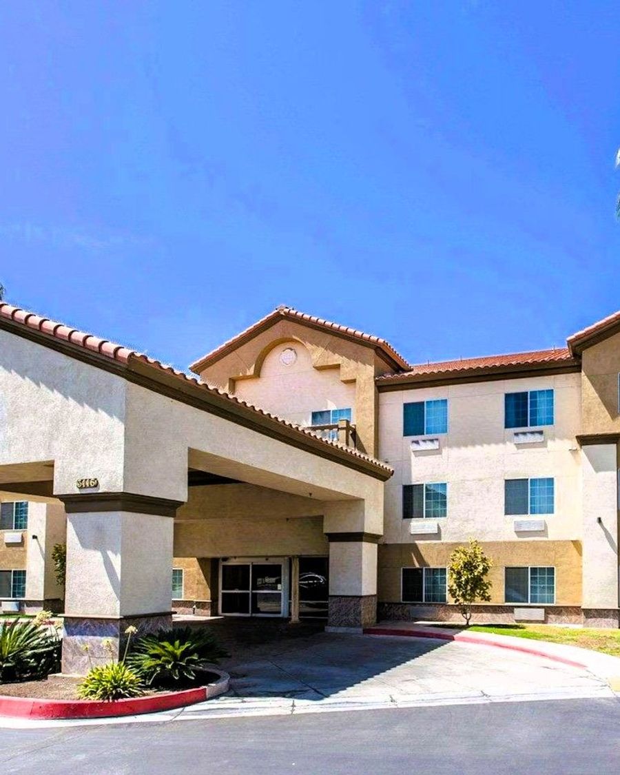 Comfort Suites Bakersfield