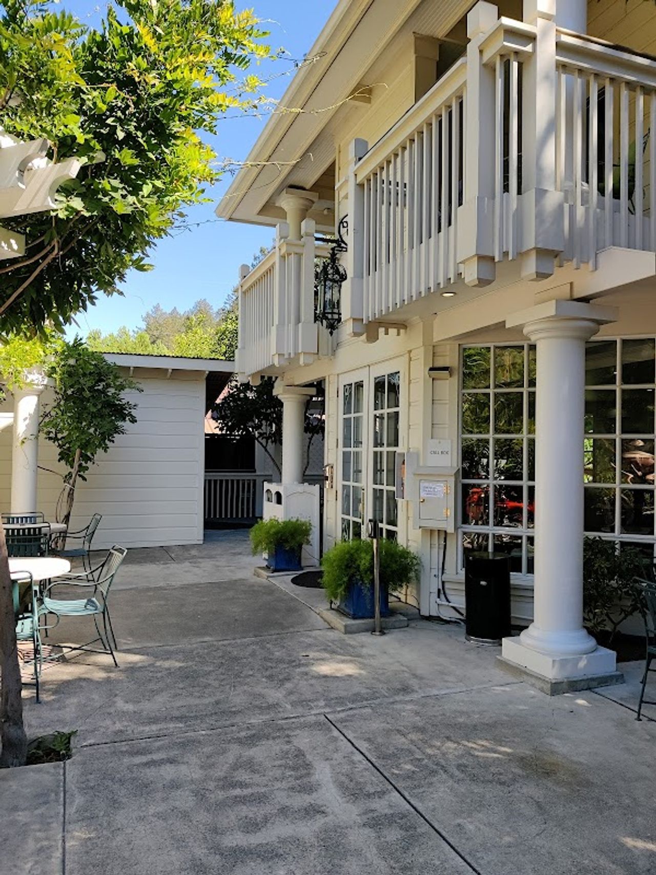 Photo of THE BERGSON