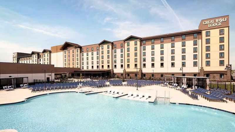 Great Wolf Lodge Water Park - Northern California - Outdoor Pool, Cabanas, Sun Loungers