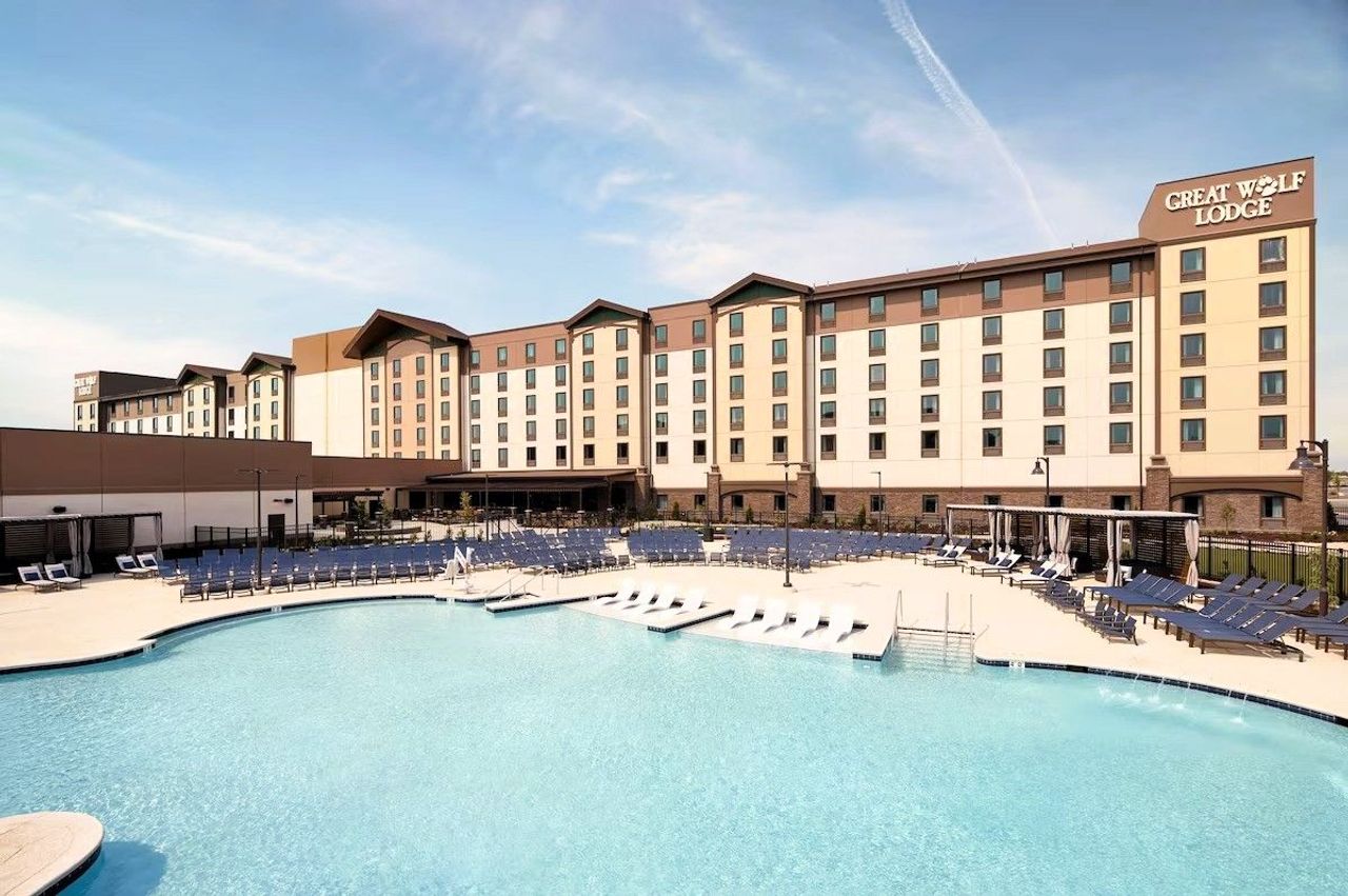 Great Wolf Lodge Water Park - Northern California - Outdoor Pool, Cabanas, Sun Loungers