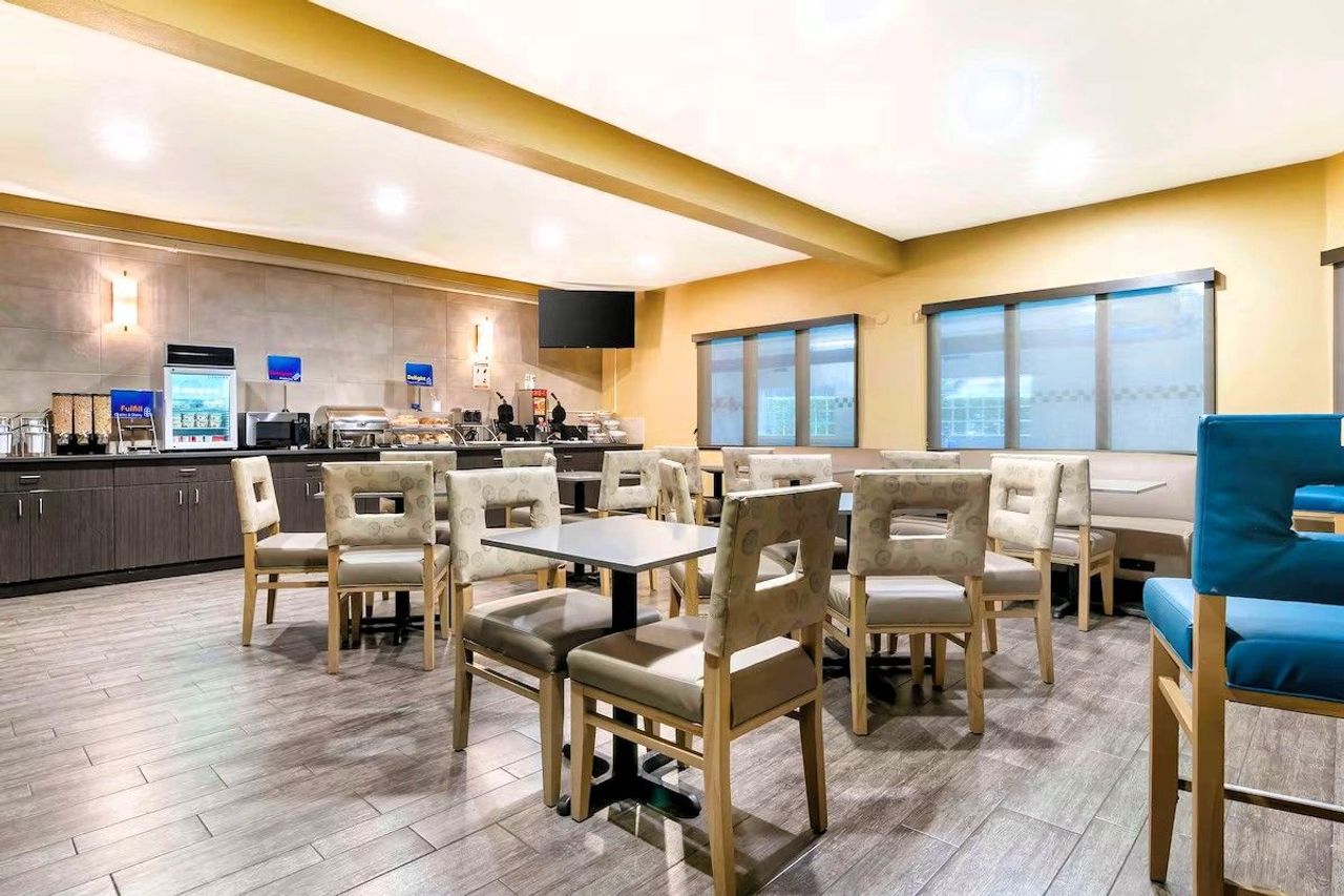 Best Western Columbia River Waterfront Hotel Astoria - complimentary full hot breakfast
