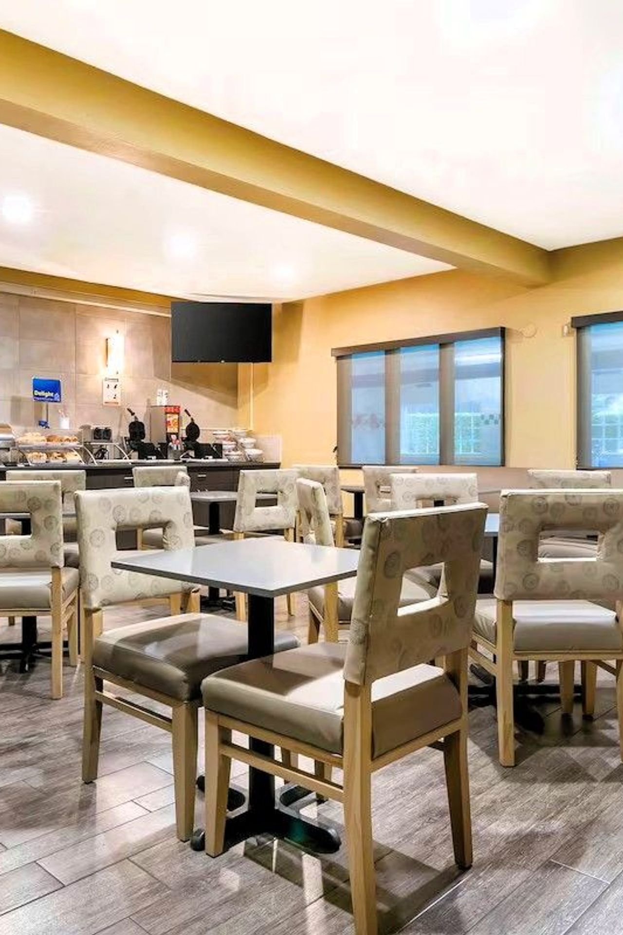 Best Western Columbia River Waterfront Hotel Astoria - complimentary full hot breakfast