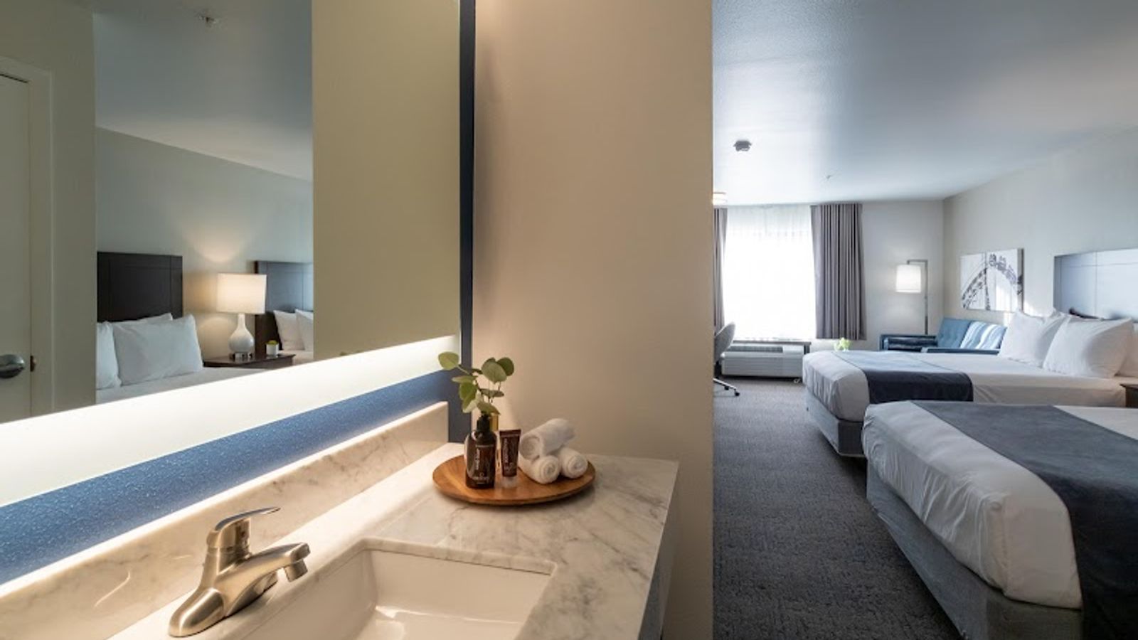 Photo of Oxford Suites Portland - Jantzen Beach