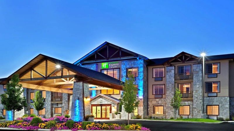Holiday Inn Express & Suites Cheney, an IHG Hotel