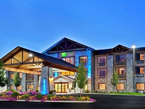 Holiday Inn Express & Suites Cheney, an IHG Hotel