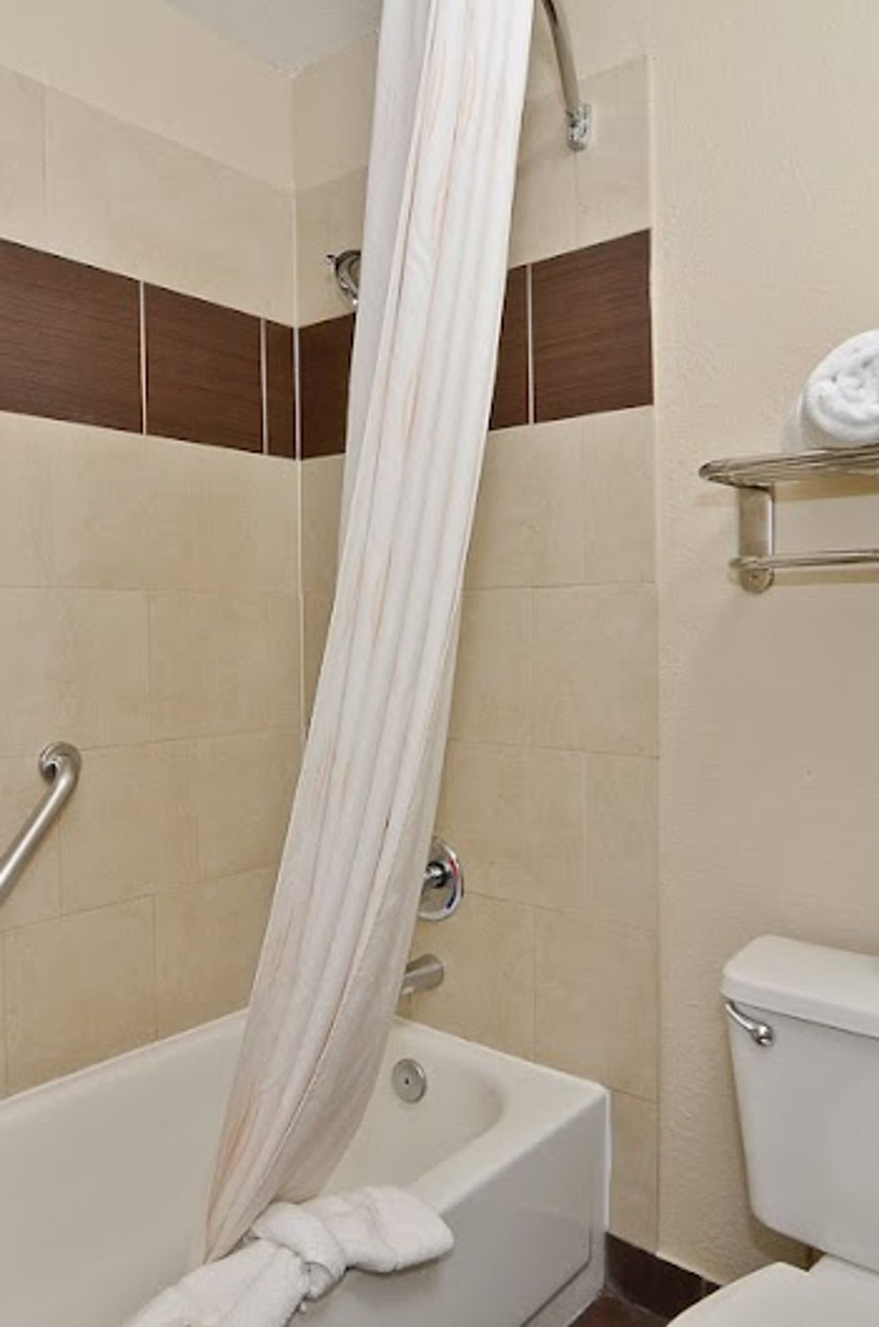 Photo of Clackamas Inn & Suites