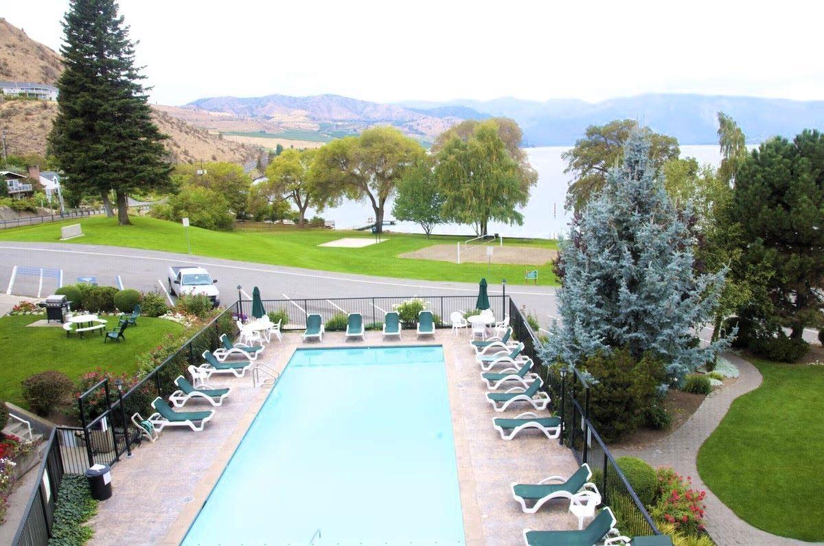 Lakeside Lodge & Suites - seasonal outdoor pool