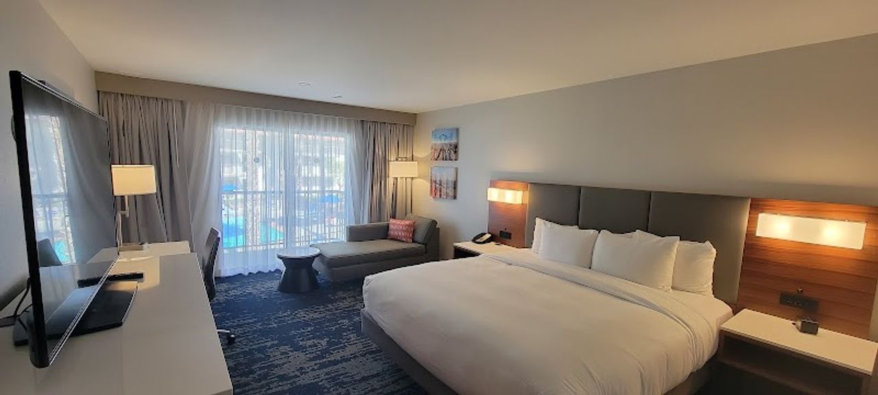 Photo of DoubleTree by Hilton Hotel Bakersfield