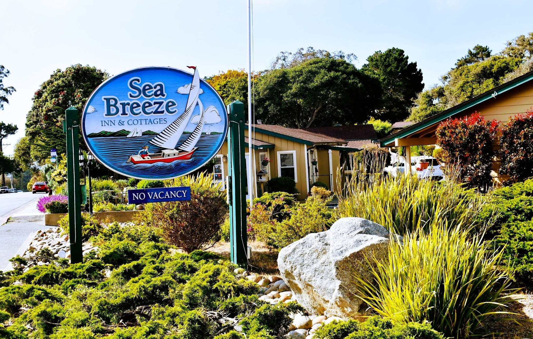 Sea Breeze Inn and Cottages