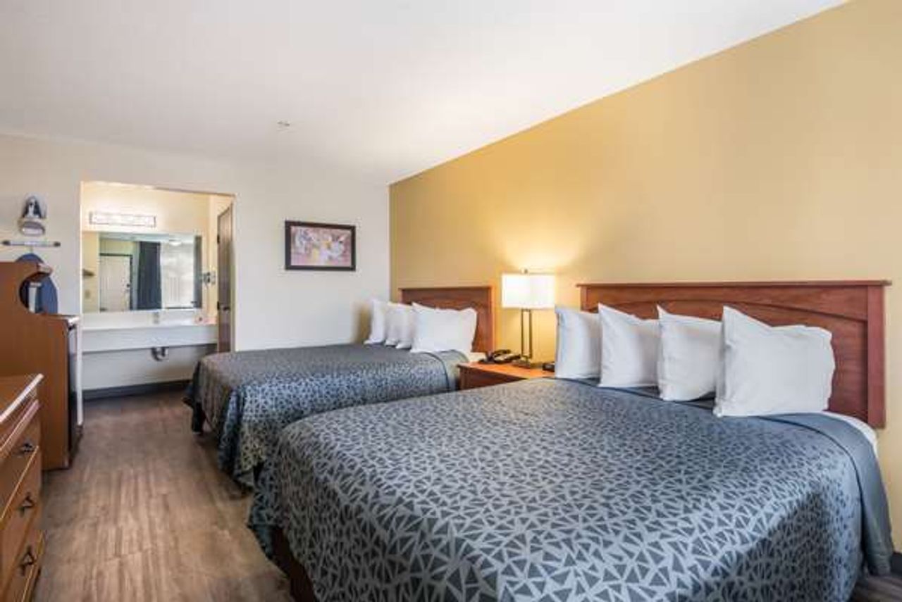 Photo of Econo Lodge Inn & Suites Lodi - Wine Country Area