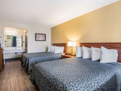 Photo of Econo Lodge Inn & Suites Lodi - Wine Country Area