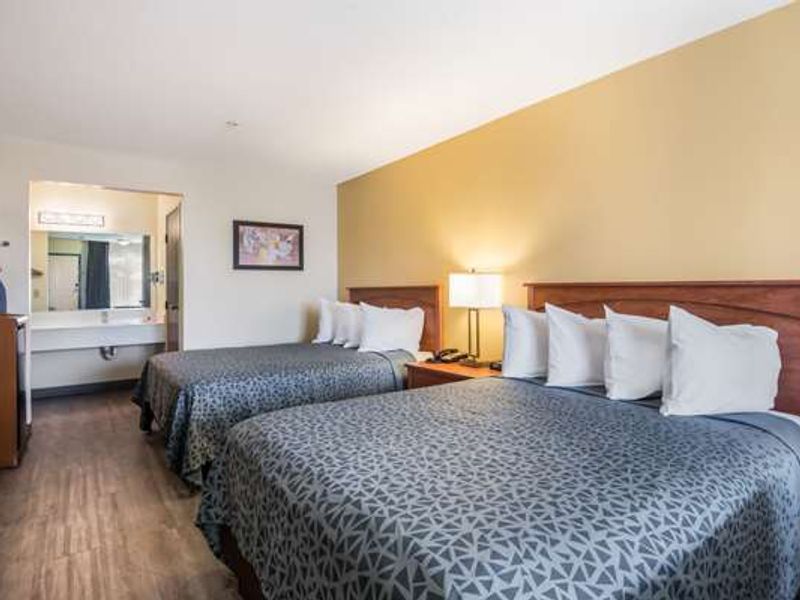 Photo of Econo Lodge Inn & Suites Lodi - Wine Country Area