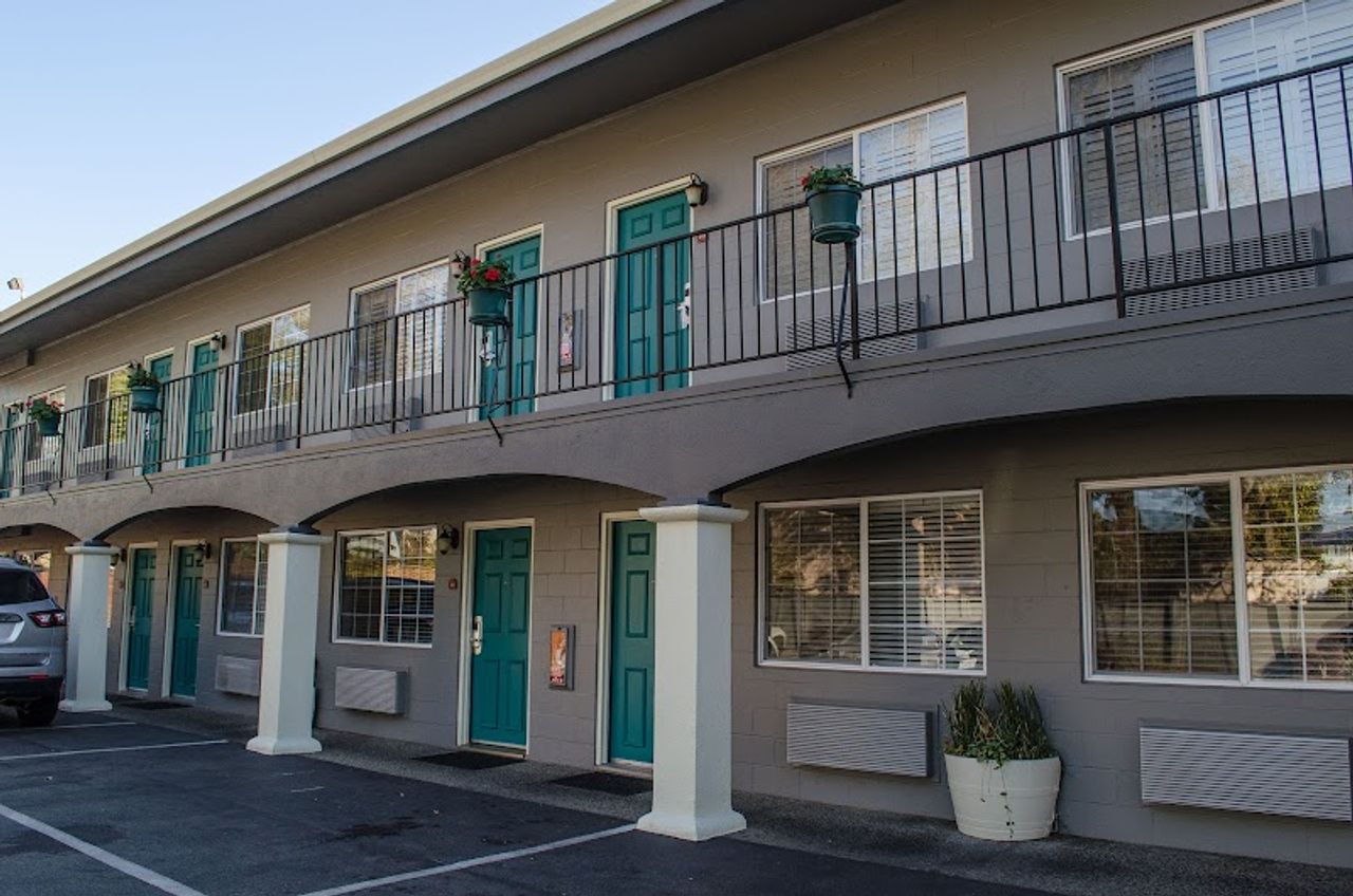 Photo of Continental Inn