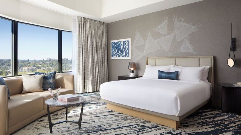 InterContinental Bellevue at the Avenue, an IHG Hotel - Premium Room, 1 King Bed