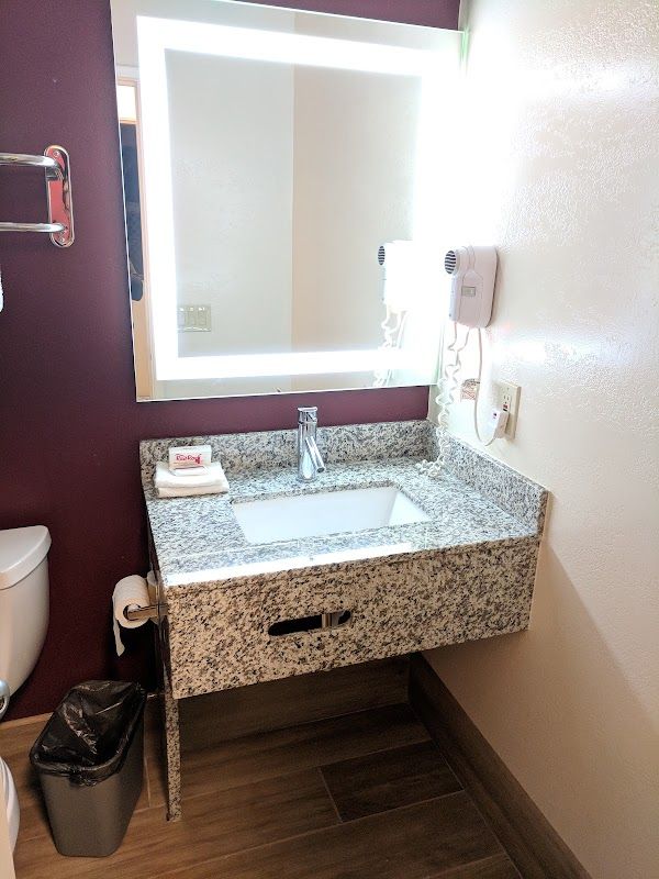 Photo of Red Roof Inn & Suites Monterey - Bathroom