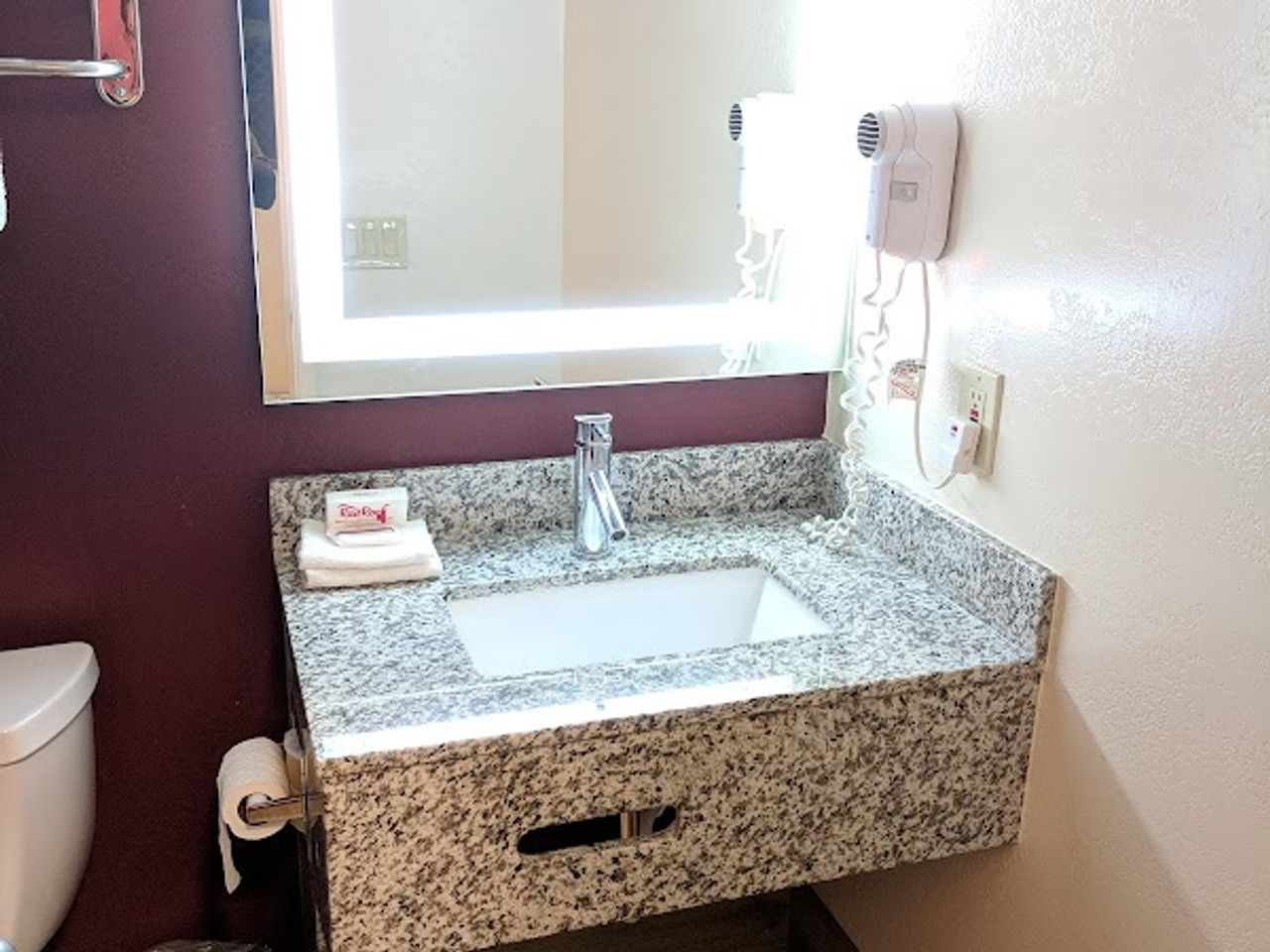 Photo of Red Roof Inn & Suites Monterey - Bathroom