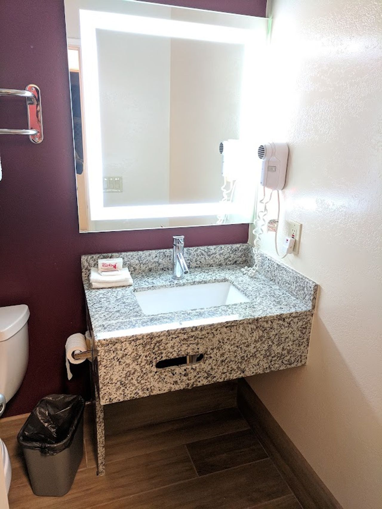 Photo of Red Roof Inn & Suites Monterey - Bathroom